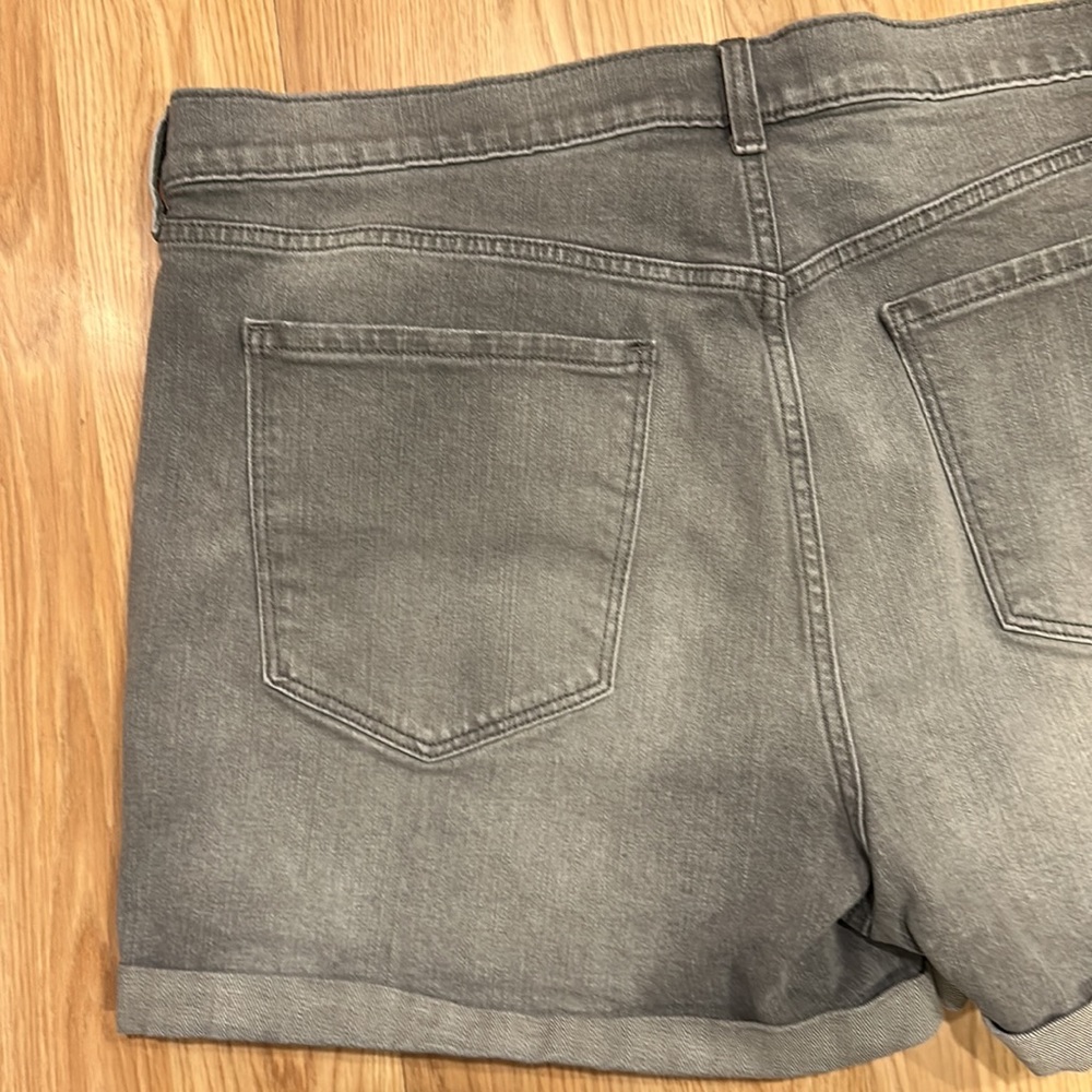 Old Navy Mid Rise BoyFriend Short Size 18 - Picture 7 of 10